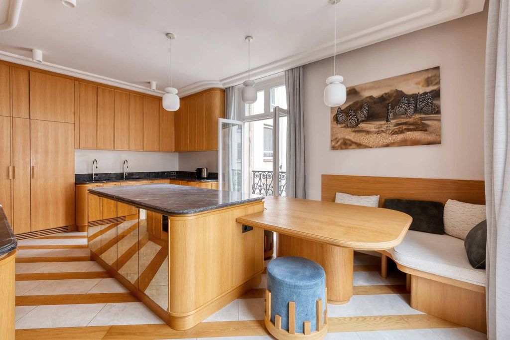 8 room luxury Flat for sale in Champs-Elysées, Madeleine, Triangle d’or, France3