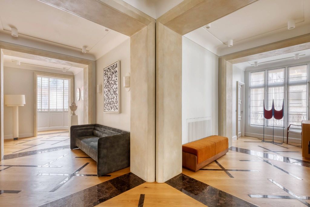 8 room luxury Flat for sale in Champs-Elysées, Madeleine, Triangle d’or, France4