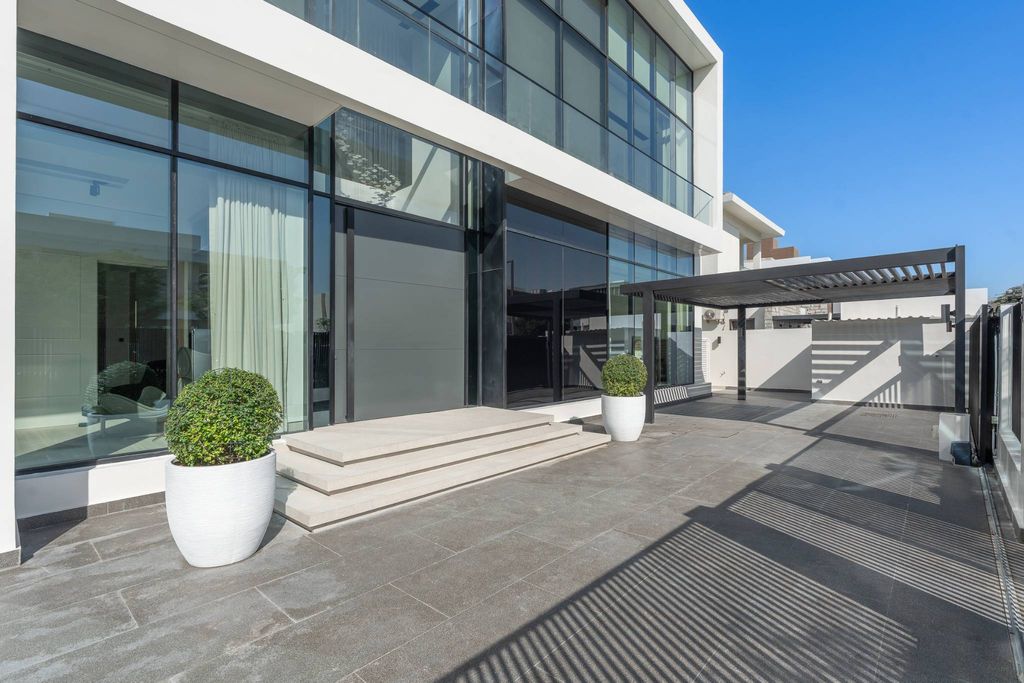 Luxury Villa for sale in Dubai1